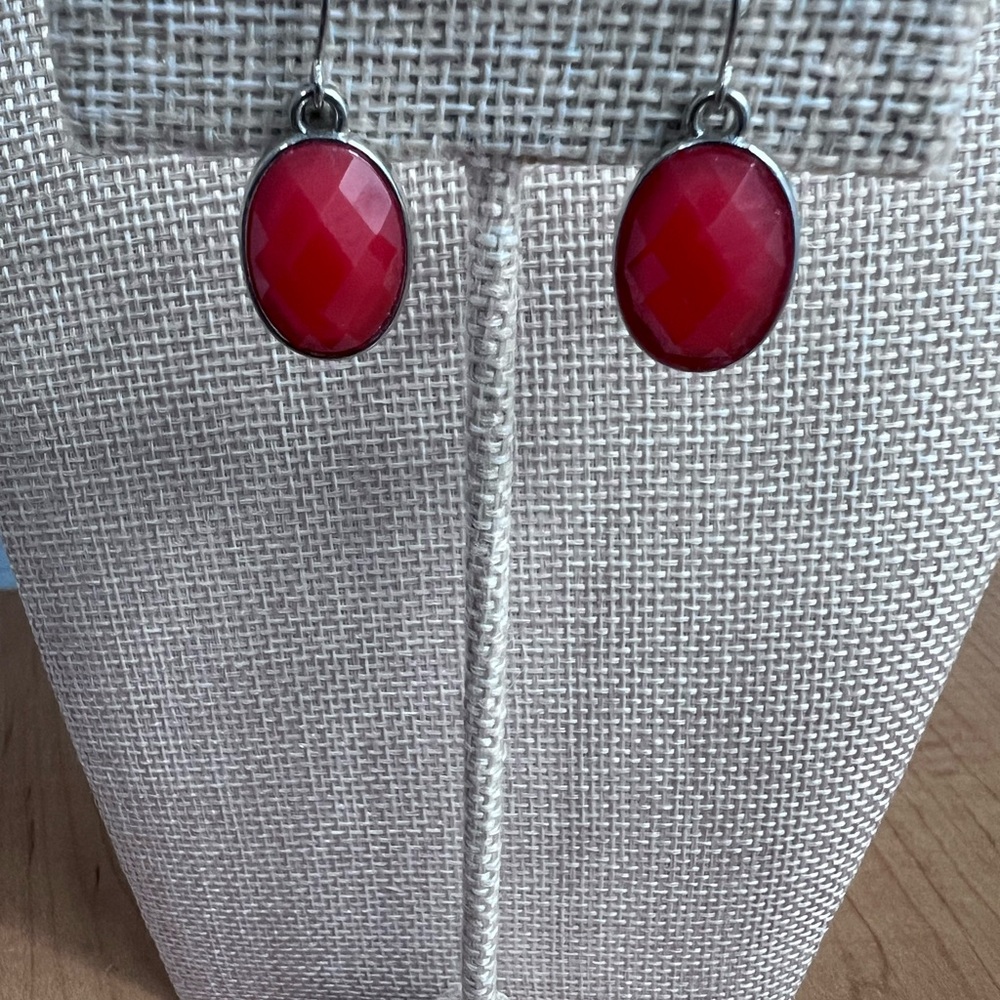 Necklace Short w/ Earrings - Picture 3 of 3